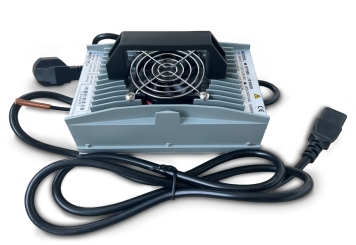 Carregador para AKM80-1, ficha de aparelho C13, 48 V / 53 Ah, wipeket