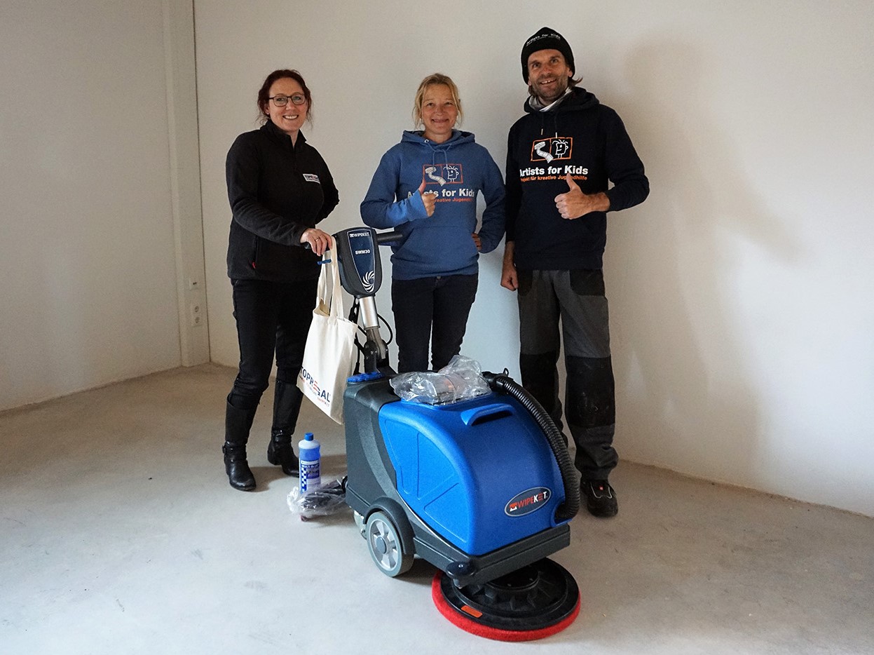 Funcionários da TOPREGAL e da Artist for Kids